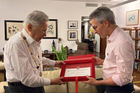 Governador Romeu Zema entrega Grande Colar da Inconfidência ao ex-presidente Fernando Henrique Cardoso
