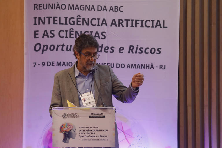 Professor da UFMG Virgilio Almeida, em apresentação sobre riscos da inteligência artificial na reunião magna da Academia Brasileira de Ciências