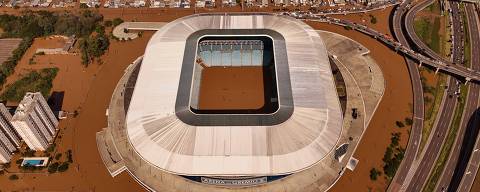 TOPSHOT - Aerial view of the Arena do Gremio Stadium of the Brazilian football team Gremio in Porto Alegre, Rio Grande do Sul state, Brazil, on May 7, 2024. Since the unprecedented deluge started last week, at least 85 people have died and more than 150,000 were ejected from their homes by floods and mudslides in Rio Grande do Sul state, authorities said. (Photo by CARLOS FABAL / AFP)