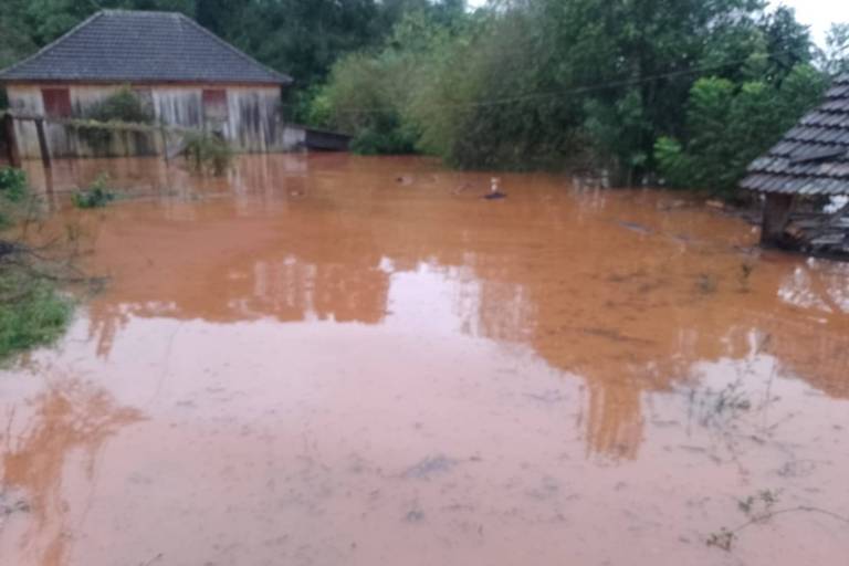 Imagem mostra inundação em propriedade rural no município de Cruzeiro do Sul (RS), no Vale do Taquari. 