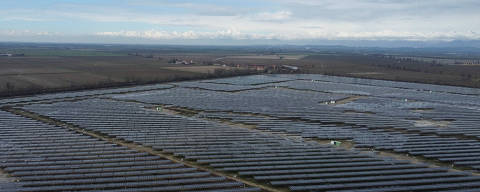 FILE PHOTO: A drone view shows bifacial 540 W solar panels at a solar panels park by energy supplier Enel Green Power, in Trino, Italy, March 5, 2024. REUTERS/Claudia Greco/File Photo ORG XMIT: FW1
