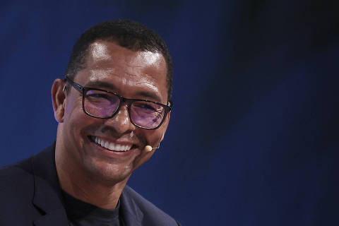 Former Brazilian footballer Gilberto Silva smiles during an interview at the Web Summit in Lisbon on November 14, 2023. Europe's largest tech event Web Summit will be held at Parque das Nacoes in Lisbon from November 13 to November 16. (Photo by PATRICIA DE MELO MOREIRA / AFP)