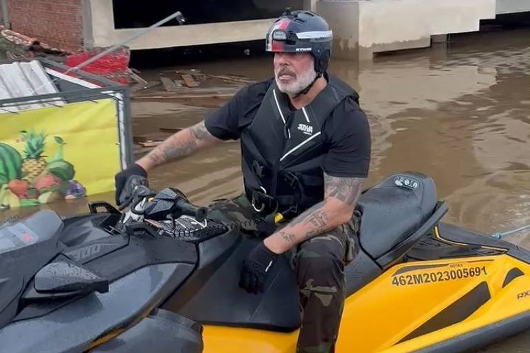 Alexandre Frota participa de resgates no Rio Grande do Sul com moto aquática