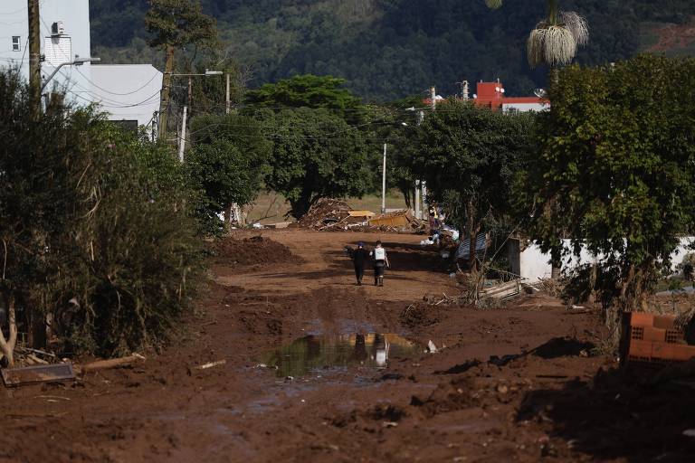 Campanha vai doar rádios de pilha para moradores de áreas isoladas atingidas pelas enchentes no RS