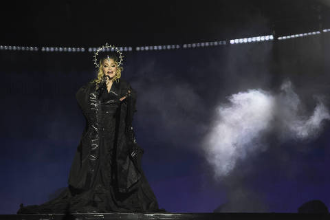 RIO DE JANEIRO, RJ, 04.05.2024 - A cantora americana Madonna durante o show The Celebration Tour, realizado nas areias da praia de Copacabana, zona sul do Rio de Janeiro.  (Foto: Adriano Vizoni/Folhapress)