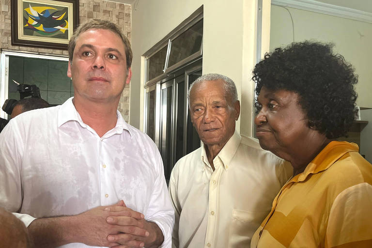 Deputados federais Lindbergh Farias (PT-RJ) e Benedita da Silva (PT-RJ) visitam casa de Adalberto Cândido, filho de João Cândido