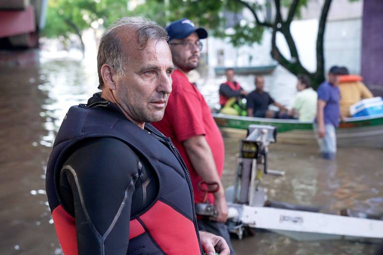 O gaúcho de 59 anos que resgatou 300 pessoas de caiaque sem saber nadar: 'Não posso me deprimir diante da tragédia'