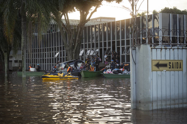 Enchentes forçam remanejamento de 1.500 presos no Rio Grande do Sul