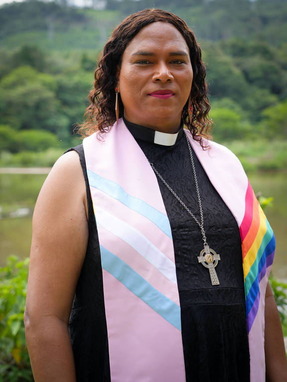 Alexya Salvador, primeira pastora transgênero da América Latina, registrada no documentário 'Elas, Divinas'