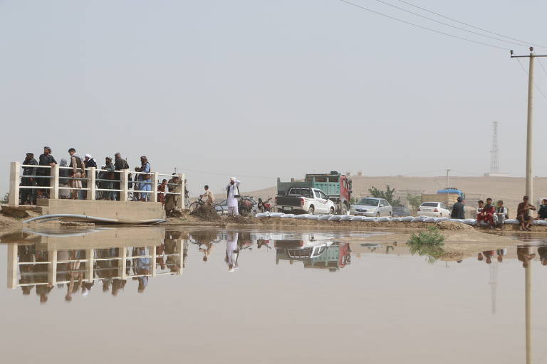 Enchentes matam centenas no Afeganistão