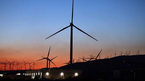 PALM SPRINGS, CALIFORNIA - MARCH 05: Wind turbines operate at a wind farm on March 05, 2024 near Palm Springs, California.   Mario Tama/Getty Images/AFP (Photo by MARIO TAMA / GETTY IMAGES NORTH AMERICA / Getty Images via AFP)