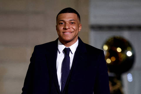 Paris St Germain professional football player Kylian Mbappe arrives to attend a state dinner organised by French President Emmanuel Macron and his wife Brigitte Macron for Qatar's Emir Sheikh Tamim bin Hamad Al Thani at the Elysee Palace in Paris, France, February 27, 2024. REUTERS/Sarah Meyssonnier ORG XMIT: LIVE