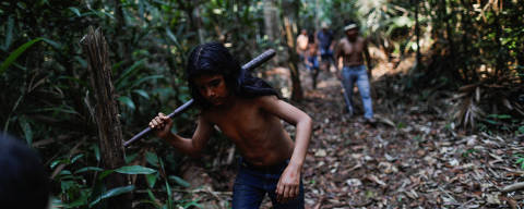 FILE PHOTO: Indigenous Mura people walk in a deforested area of a non-demarcated indigenous land in the Amazon rainforest near Humaita Amazonas State, Brazil, August 20, 2019. REUTERS/Ueslei Marcelino/File Photo ORG XMIT: FW1