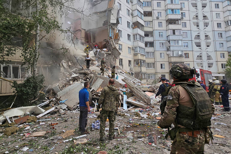 Prédio atingido por míssil ucraniano em Belgorodo, no sul da Rússia