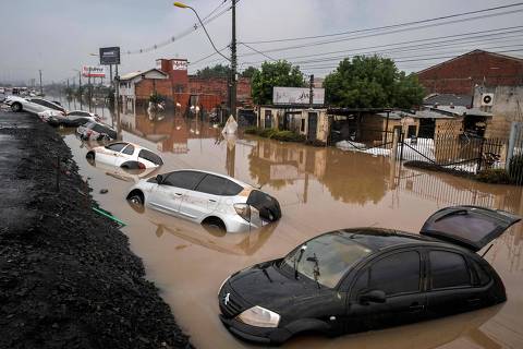 Enchente em São Leopoldo afeta 75% dos moradores, que esperam chance de voltar para casa