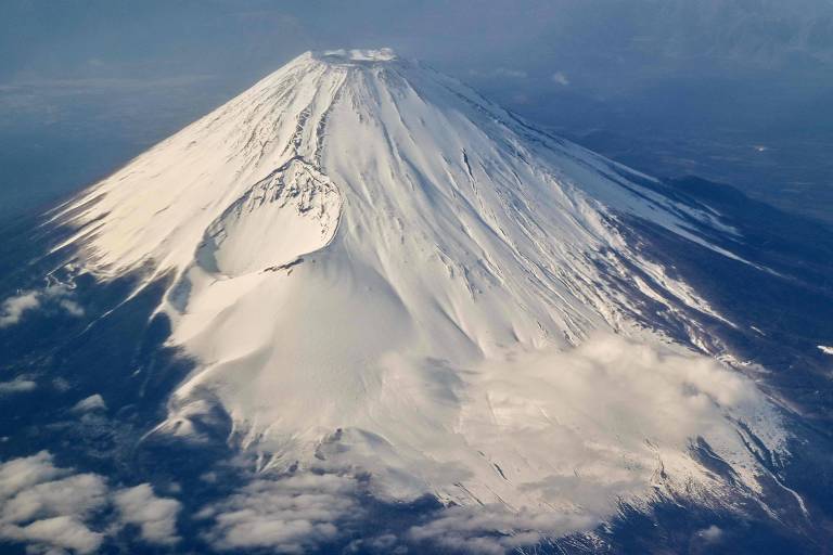 Quatro pessoas morrem ao subir o monte Fuji dias antes do início da temporada