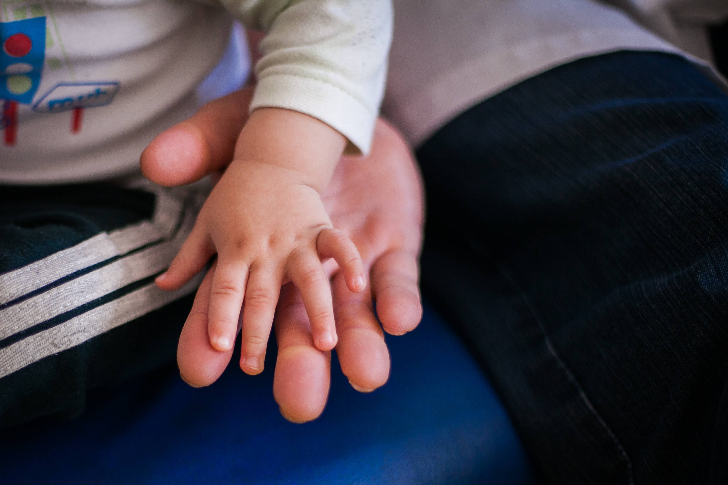 Bebê recebe primeiro tratamento genético personalizado do mundo