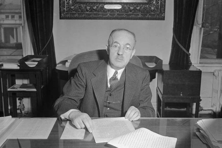 Harry Dexter White, principal negociador americano, Harry Dexter White, era conta a ideia de Keynes.