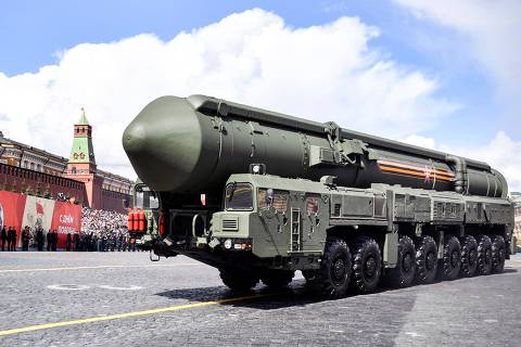 (FILES) A Russian Yars intercontinental ballistic missile launcher parades through Red Square during the Victory Day military parade in central Moscow on May 9, 2022. President Vladimir Putin has ordered the Russian military to hold nuclear weapons drills involving the navy and troops based near Ukraine. (Photo by Alexander NEMENOV / AFP)
