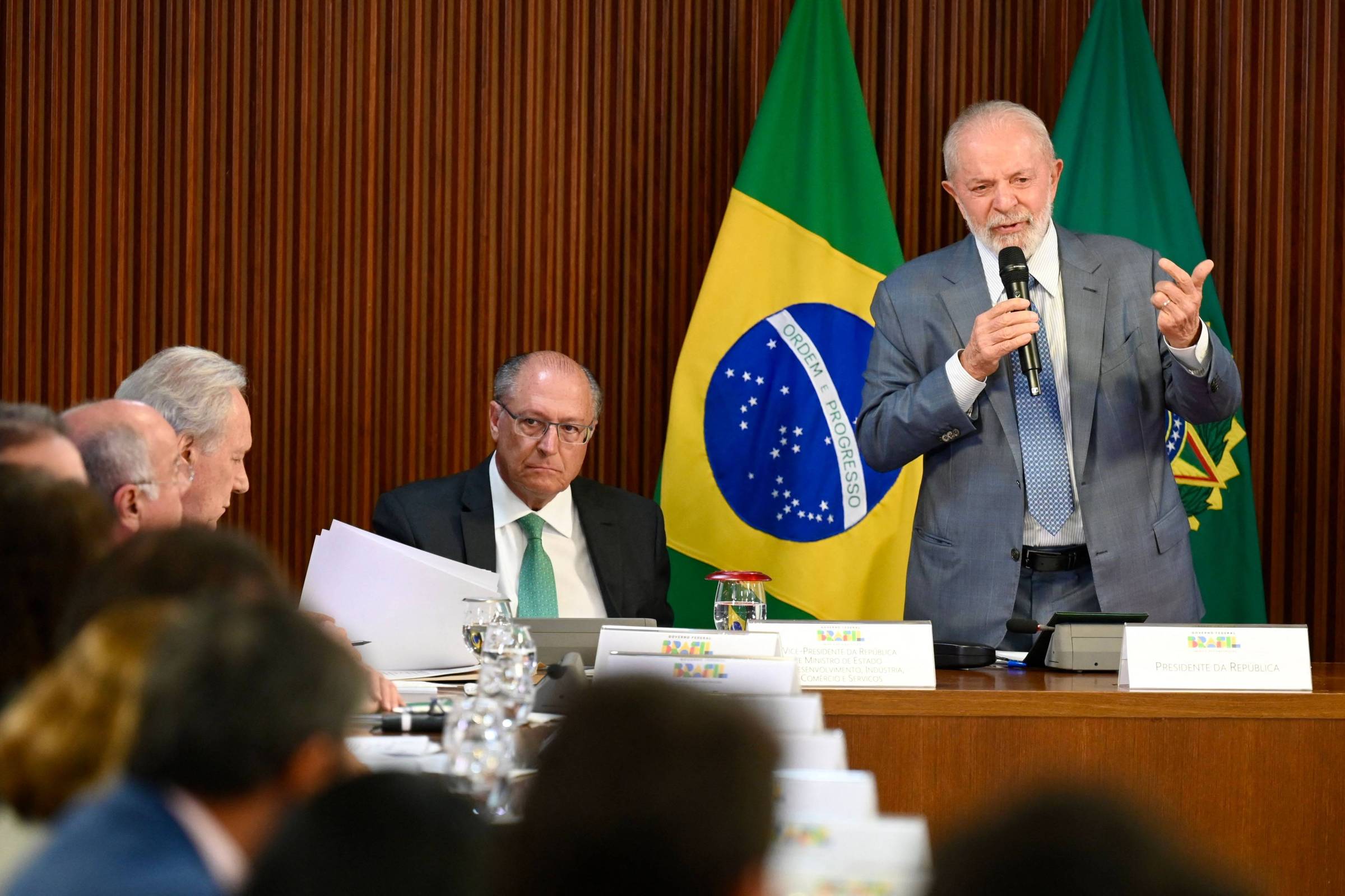 Lula cobra de ministros coordenação de falas e ações durante tragédia no RS