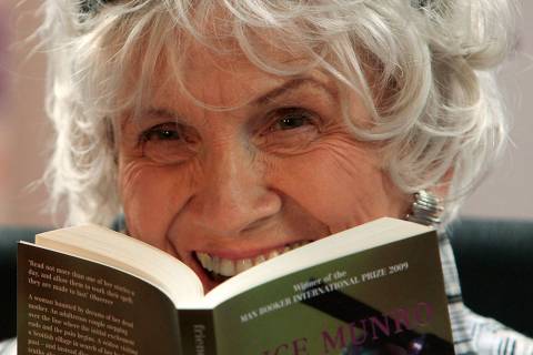 Morre Alice Munro, Nobel de Literatura que foi mestra do conto, aos 92 anos