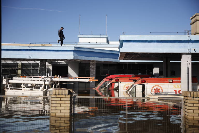 Cidade de Canoas tem hospitais e postos de saúde inundados por enchente, confira as imagens