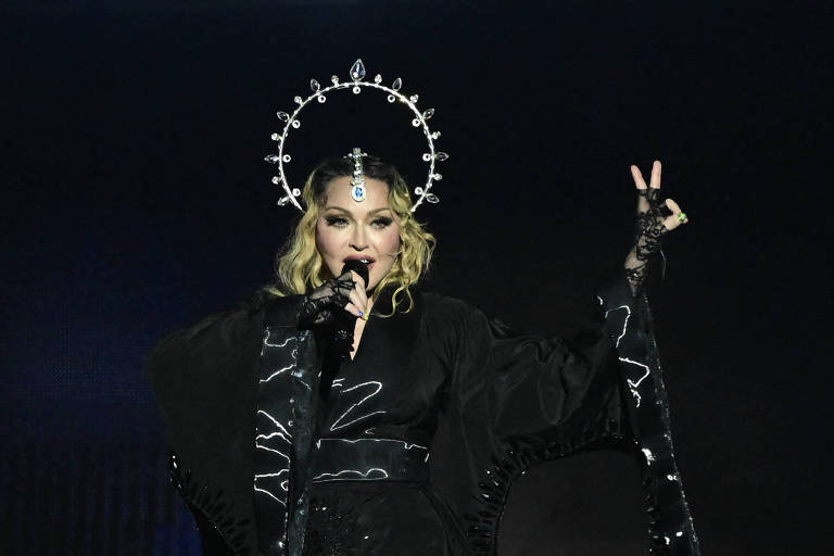 A estrela pop americana Madonna durante show gratuito na praia de Copacabana, no Rio de Janeiro, em maio