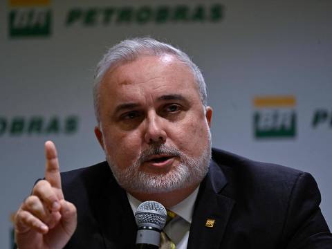 (FILES) President of the Brazilian energy company Petrobras, Jean Paul Prates, speaks during a press conference at the Petrobras headquarters in Rio de Janeiro, Brazil on March 2, 2023. Brazil's Petrobras reported on November 9, 2023, a 42% drop in net profit in the third quarter from the same period last year, to 5.435 billion dollars, as a result of a decline in oil prices. (Photo by MAURO PIMENTEL / AFP)
