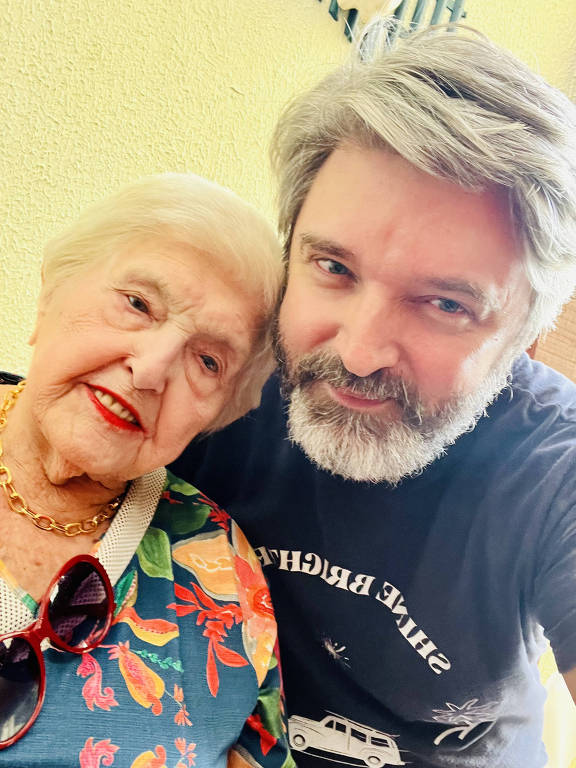Estelinha Bezerra, 94, com seu filho caçula, Josafá, 50, no Dia das Mães de 2024 (12.mai)
