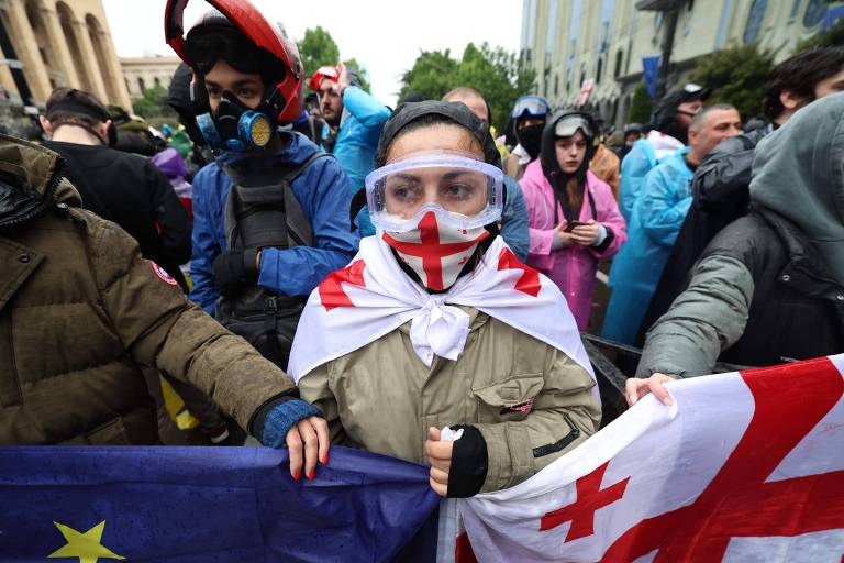 Protestos tomam as ruas da Geórgia após aprovação de lei de 'influência estrangeira'