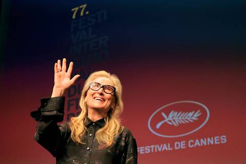 US actress Meryl Streep waves as she arrives for a 