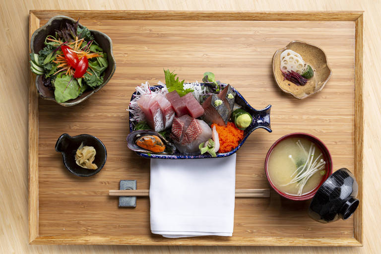 Entenda o que é o omakassê, menu-confiança à japonesa cada vez mais popular em SP