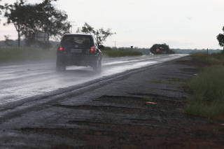 SP-333 é uma das piores rodovias da região de Ribeirão Preto