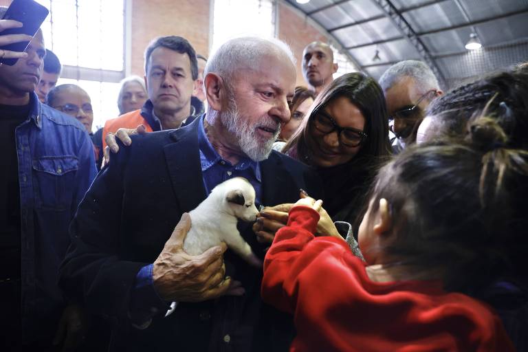 Vídeo: Lula é recebido em abrigo de cidade do Rio Grande do Sul