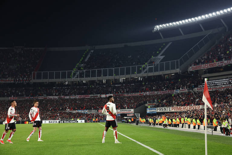Borja comemora seu gol em vitória do River Plate sobre o Libertad pela Libertadores