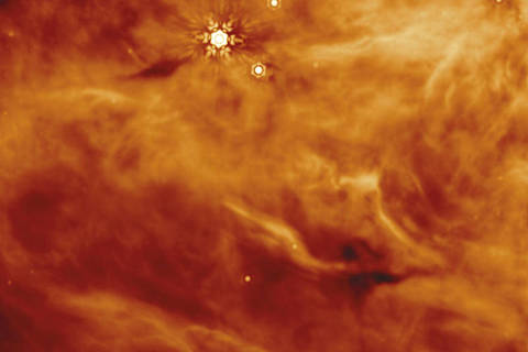 Imagem em infravermelho obtida pelo telescópio James Webb de região próxima à protoestrela IRAS 23385