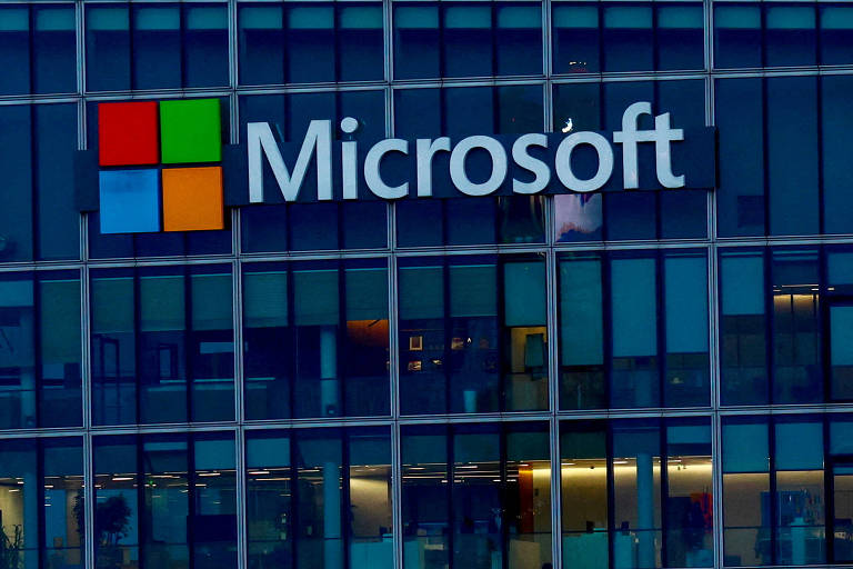 A Microsoft está pedindo a funcionários baseados na China que considerem a transferência para fora do país, à medida que as relações entre os Estados Unidos e o país asiático se acirram.
