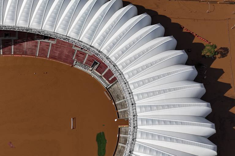 O Beira-Rio, estádio do Internacional, assim como a Arena do Grêmio, também ficou tomado pelas águas