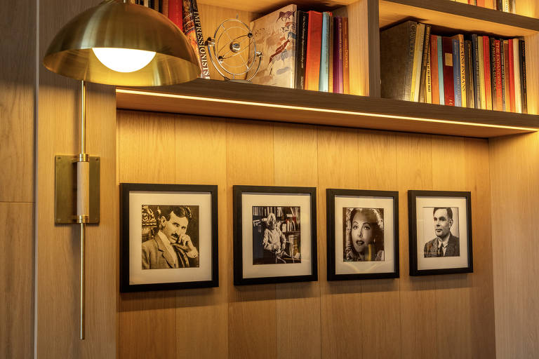 Retratos de cientistas famosos na biblioteca da OpenAI