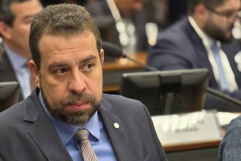 O deputado federal Guilherme Boulos (PSOL-SP) na sessão do Conselho de Ética da Câmara em que votou para arquivar a representação contra André Janones (Avante-MG) por suspeita de rachadinha