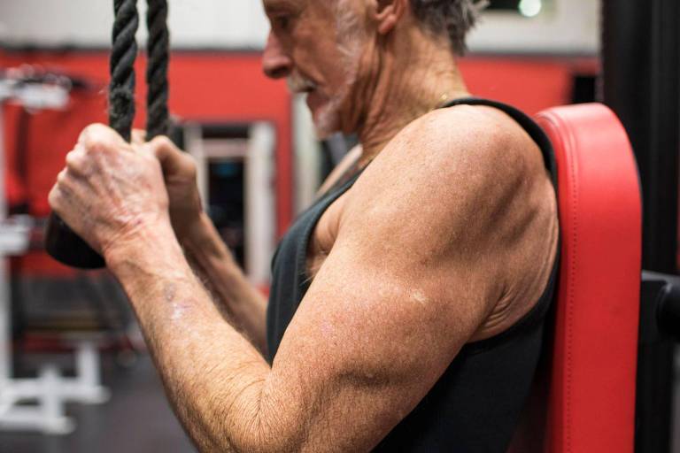Por que o foco deve ser ganhar músculos, e não emagrecer, conforme você fica mais velho