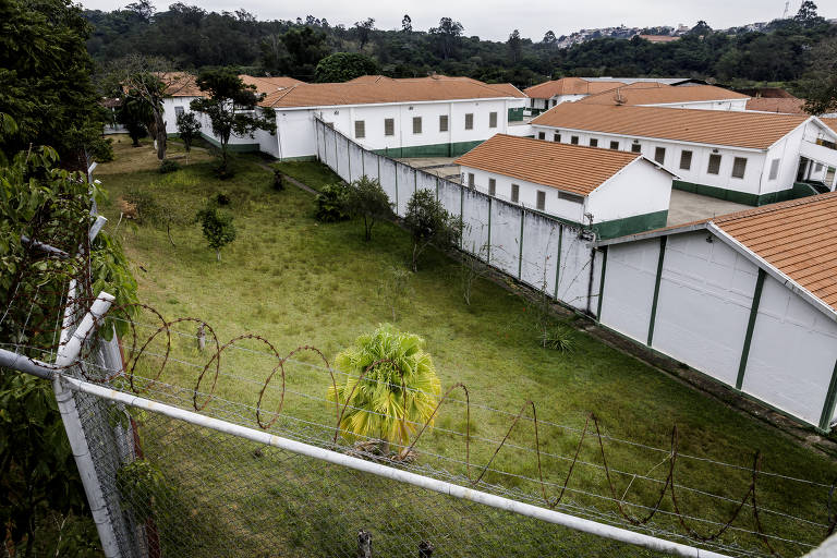 Imagem geral da ala masculina a partir de uma guarita de segurança