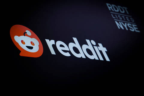 The company logo for Reddit is displayed on a screen on the floor at the New York Stock Exchange (NYSE) in New York City, U.S., May 15, 2024.  REUTERS/Brendan McDermid ORG XMIT: PPP - NYK514