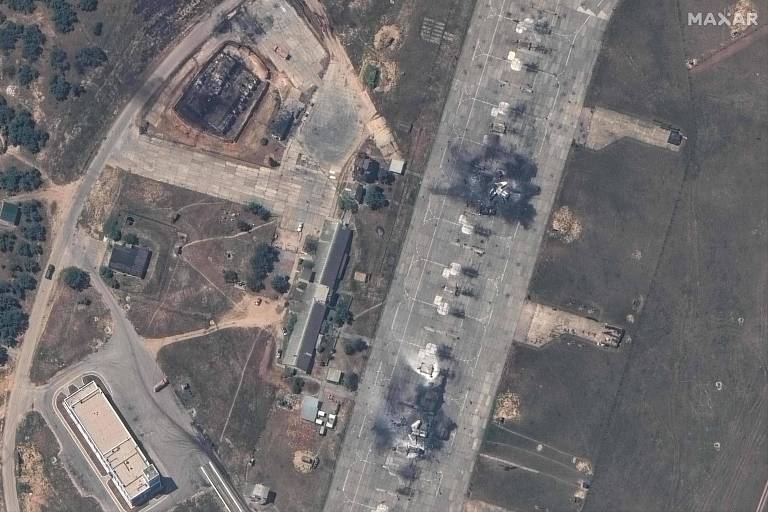 Imagem de satélite mostra aeronaves e um depósito de combustível atingidos pela Ucrânia na base de Belbek, na Crimeia