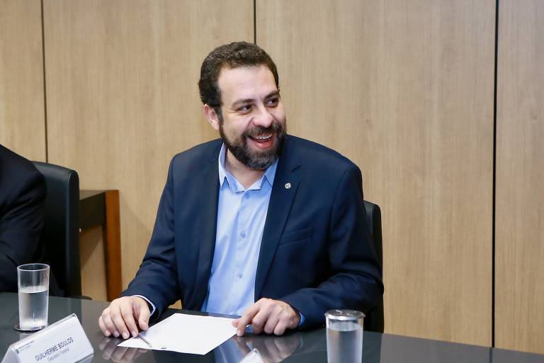 Boulos durante reunião em abril com o ministro das Minas e Energia, Alexandre Silveira, em evento para discutir a crise da Enel na capital paulista