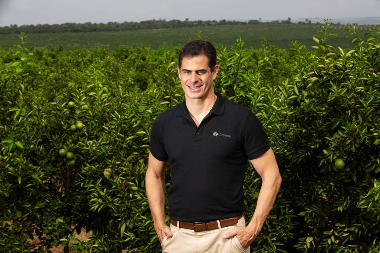 Imagem mostra o executivo Marcelo Abud, CEO da Citrosuco, na fazenda Entre Rios, em Boa Esperança do Sul (SP)