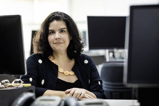 Retrato da jornalista Alexandra Moraes na Redacao do jornal FOLHA DE S.PAULO onde assume a funcao de Ombudsman