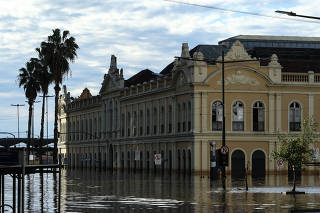 Estragos causados pela chuva na região central de Porto Alegre