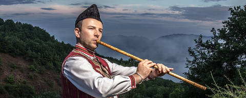 Aleksandar Arabadjiev of Macedonia. In a new study, researchers found universal features of songs across many cultures, suggesting that music evolved in our distant ancestors. (Latyr Sy via The New York Times) -- NO SALES; FOR EDITORIAL USE ONLY WITH NYT STORY MUSIC-INVESTIGATION BY CARL ZIMMER FOR MAY 15, 2024. ALL OTHER USE PROHIBITED. -- ORG XMIT: XNYT0326 DIREITOS RESERVADOS. NÃO PUBLICAR SEM AUTORIZAÇÃO DO DETENTOR DOS DIREITOS AUTORAIS E DE IMAGEM
