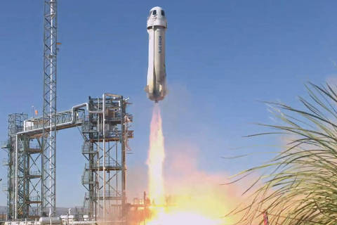 This screen grab taken from a Blue Origin broadcast shows the Mission NS-25, with the New Shepard 4 rocket and crew capsule, taking off from the Blue Origin base near Van Horn, Texas, on May 19, 2024. Blue Origin is set to fly 6 adventurers to the final frontier on Sunday for the first time in nearly two years, reigniting competition in the space tourism market after a rocket mishap put its crewed operations on hold. (Photo by HANDOUT / BLUE ORIGIN / AFP) / RESTRICTED TO EDITORIAL USE - MANDATORY CREDIT 